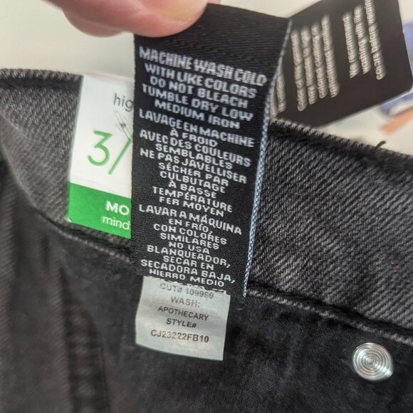 NWT Re Generation Size 3/Waist 26 Black Distressed High-Rise  Mom Mindful Jeans - Picture 10 of 16